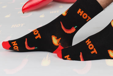 Jak łączyć ciepłe skarpetki z butami, by wyglądać stylowo?