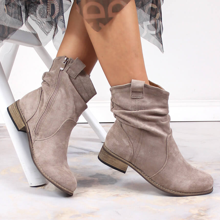 Zamszowe botki damskie kowbojki ocieplane beżowe eVento